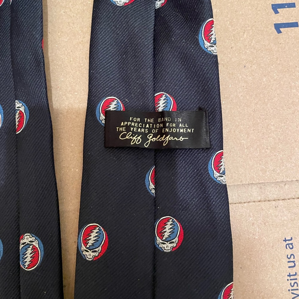 Grateful Dead limited edition tie small stain as seen in picture - Picture 7 of 9